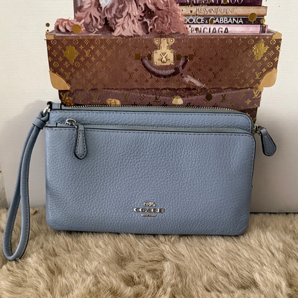 EUC Coach light blue Pebbled Leather Front silver Logo Wallet Wristlet - Picture 1 of 5